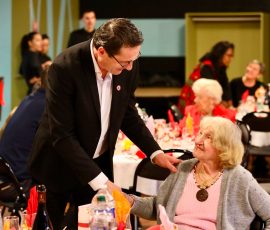 Repas de Noël / Les Petits Frères des Pauvres · Alfortville (crédits : Ville d'Alfortville) Repas de Noël / Les Petits Frères des Pauvres · Alfortville (crédits : Ville d'Alfortville)