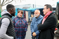 Avec les travailleurs sans-papiers Chronopost · Alfortville (crédits : Alioune Ba / Ville d'Alfortville) Avec les travailleurs sans-papiers Chronopost · Alfortville (crédits : Alioune Ba / Ville d'Alfortville)