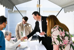 1er mai à l'Ehpad Bonheur · Alfortville (crédits : Sébastien Andréani/Ville d'Alfortville) 1er mai à l'Ehpad Bonheur · Alfortville (crédits : Sébastien Andréani/Ville d'Alfortville)